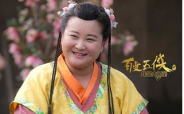 娱乐吃瓜酱贾玲,从喜剧女王到导演新篇章，她的演艺之路如何逆袭